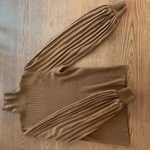 Pleated turtleneck